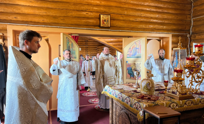 Епископ Викентий совершил Литургию в Межевом